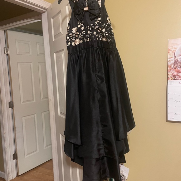 Elegant Black and Cream Kids Dress - Picture 2 of 2